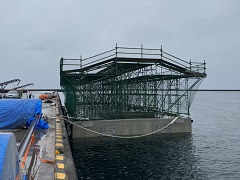 鹿児島県鹿屋市(鹿屋港)　枠組足場工事