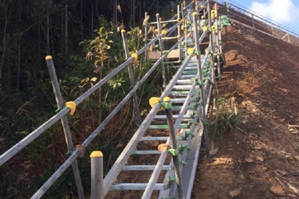 鹿児島県高江地区昇降足場