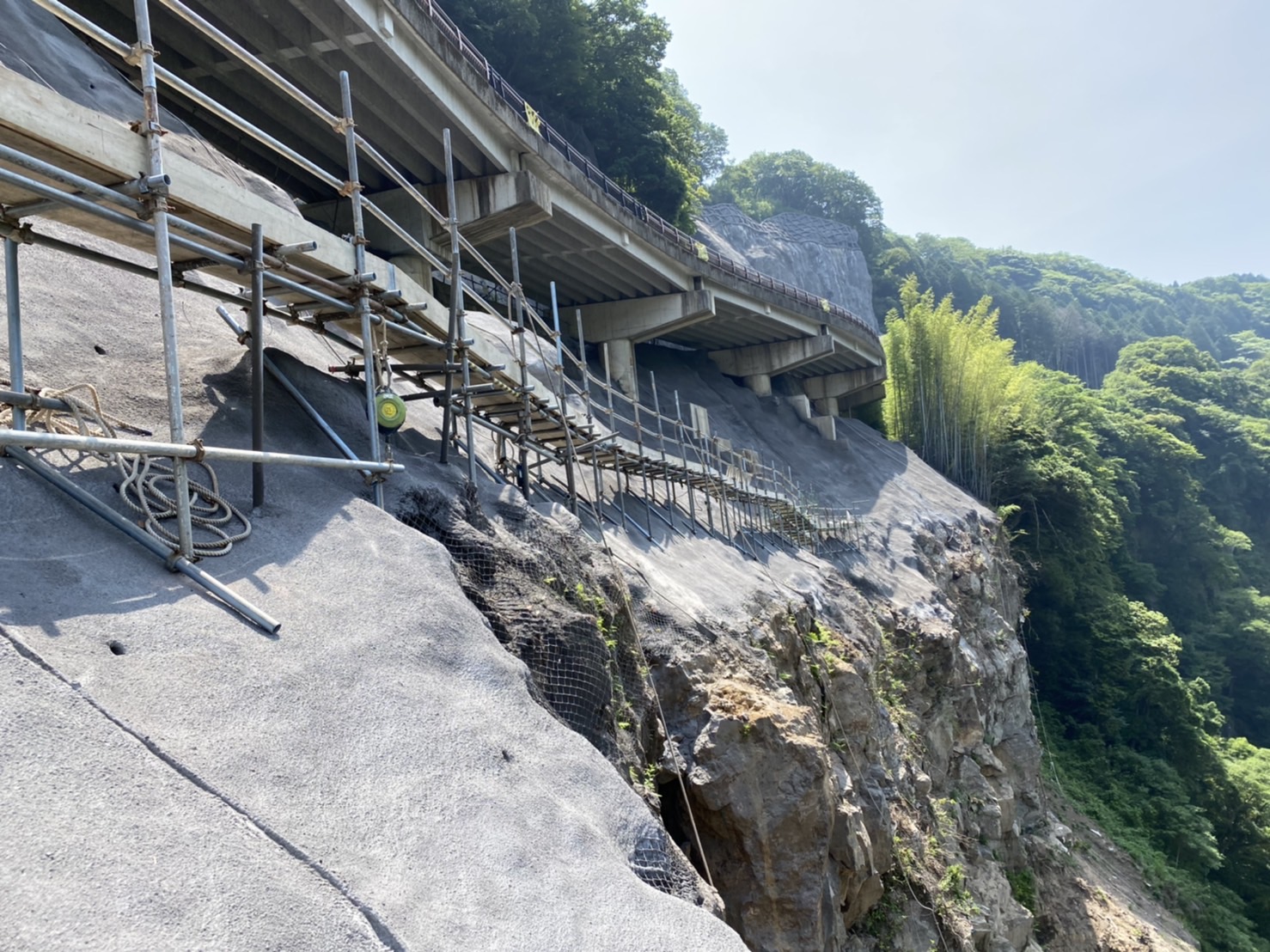 熊本県阿蘇郡南阿蘇村法面足場(2)