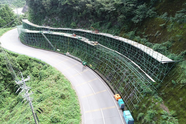 鹿児島県出水市法面足場