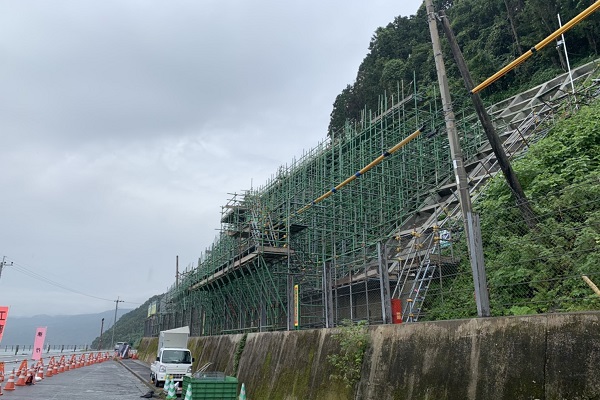 鹿児島県鹿児島市中磯法面足場