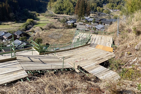 鹿児島県姶良市蒲生町 法面足場工事