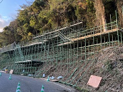 鹿児島県出水市　法面足場工事